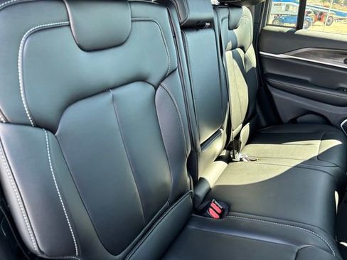 New 2026 Jeep Grand Cherokee Limited w/ Limited Altitude Package AWD/4WD image 22