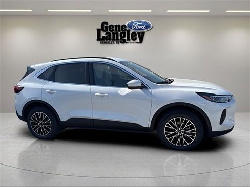 New 2025 Ford Escape Plug-in Hybrid w/ PHEV Premium Package image 39