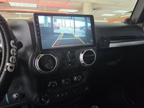 Used 2014 Jeep Wrangler Unlimited Sahara image 20