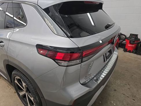 New 2026 Volkswagen Tiguan SE FWD image 26