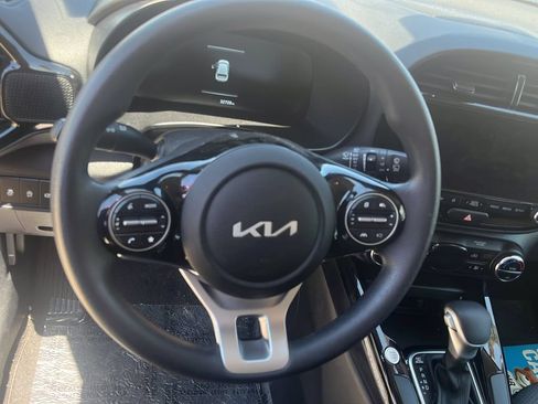Used 2023 Kia Soul S FWD image 19