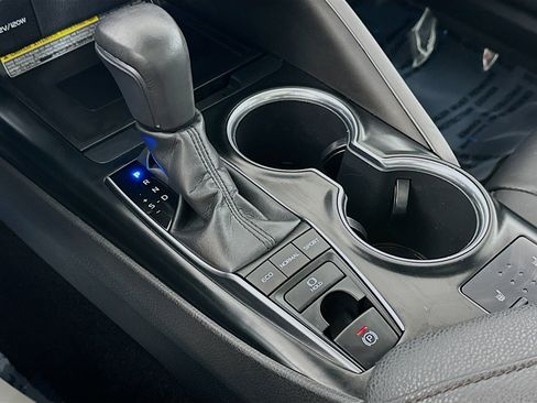 Used 2019 Toyota Camry XLE image 16