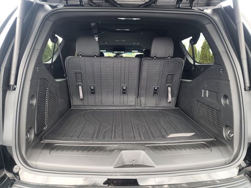 Used 2026 Chevrolet Suburban LT image 12