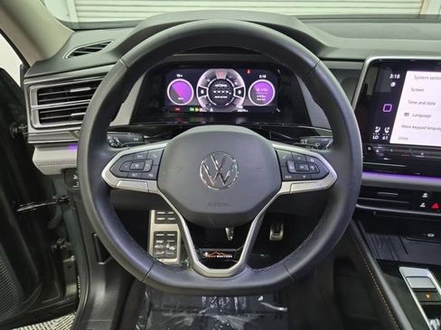 Used 2025 Volkswagen Atlas Peak Edition SE image 26