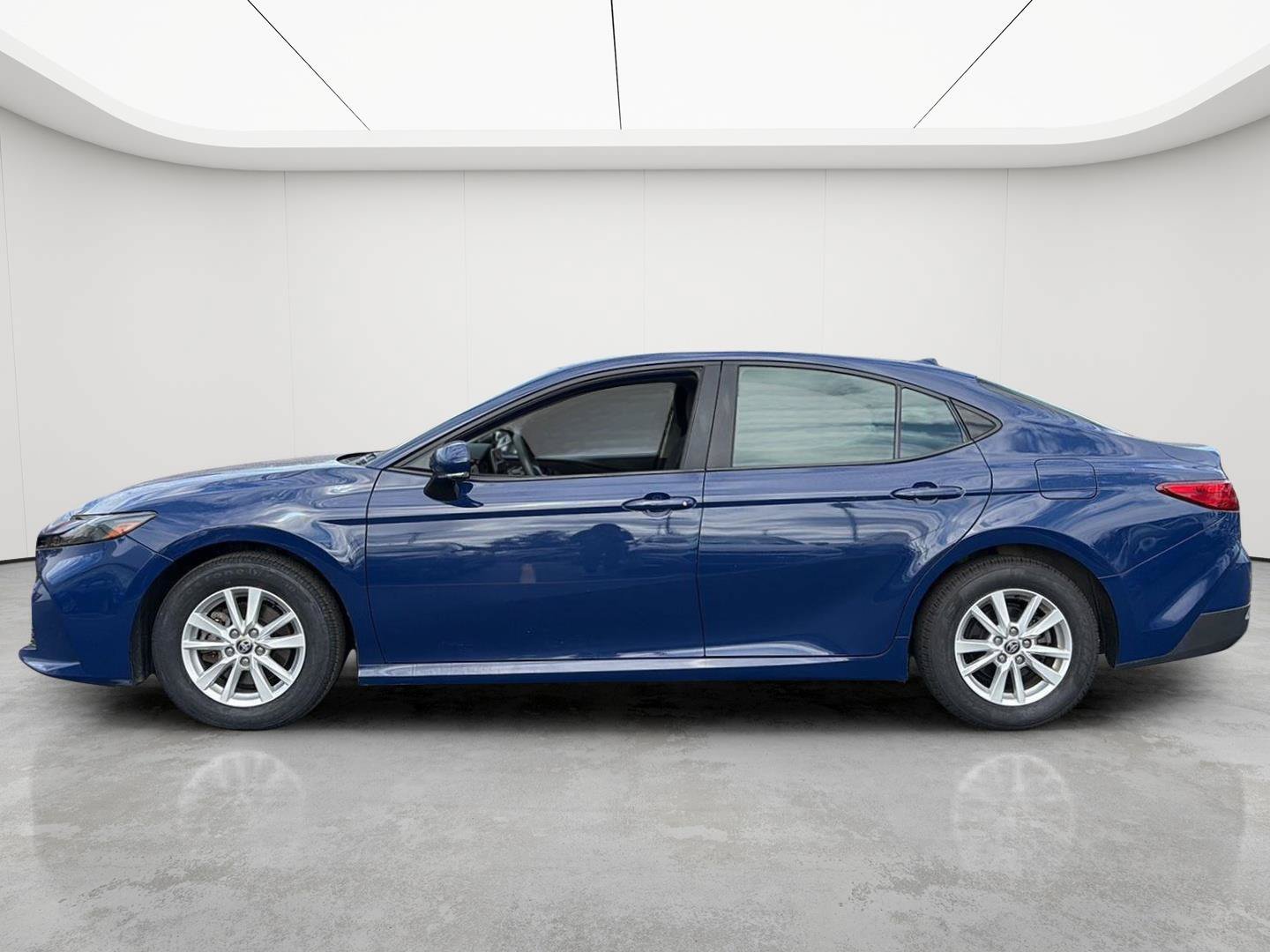Used 2025 Toyota Camry LE FWD image 11