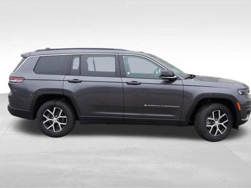 Certified 2024 Jeep Grand Cherokee L Limited w/ Luxury Tech Group II AWD/4WD image 3