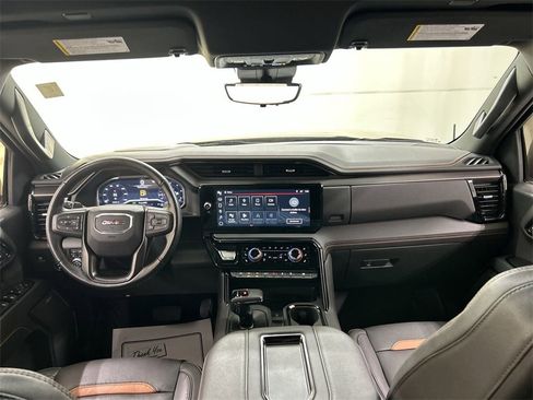Certified 2022 GMC Sierra 1500 AT4 w/ AT4 Premium Package image 18