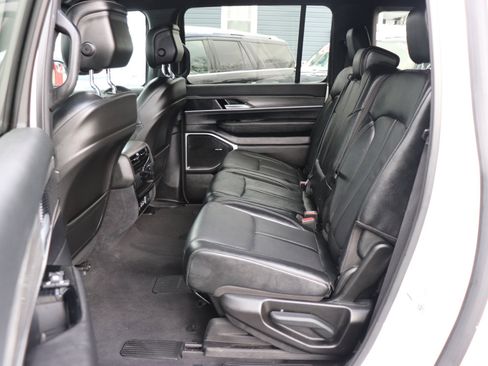 Used 2024 Jeep Wagoneer L Series II w/ Flexible Seating Group image 12