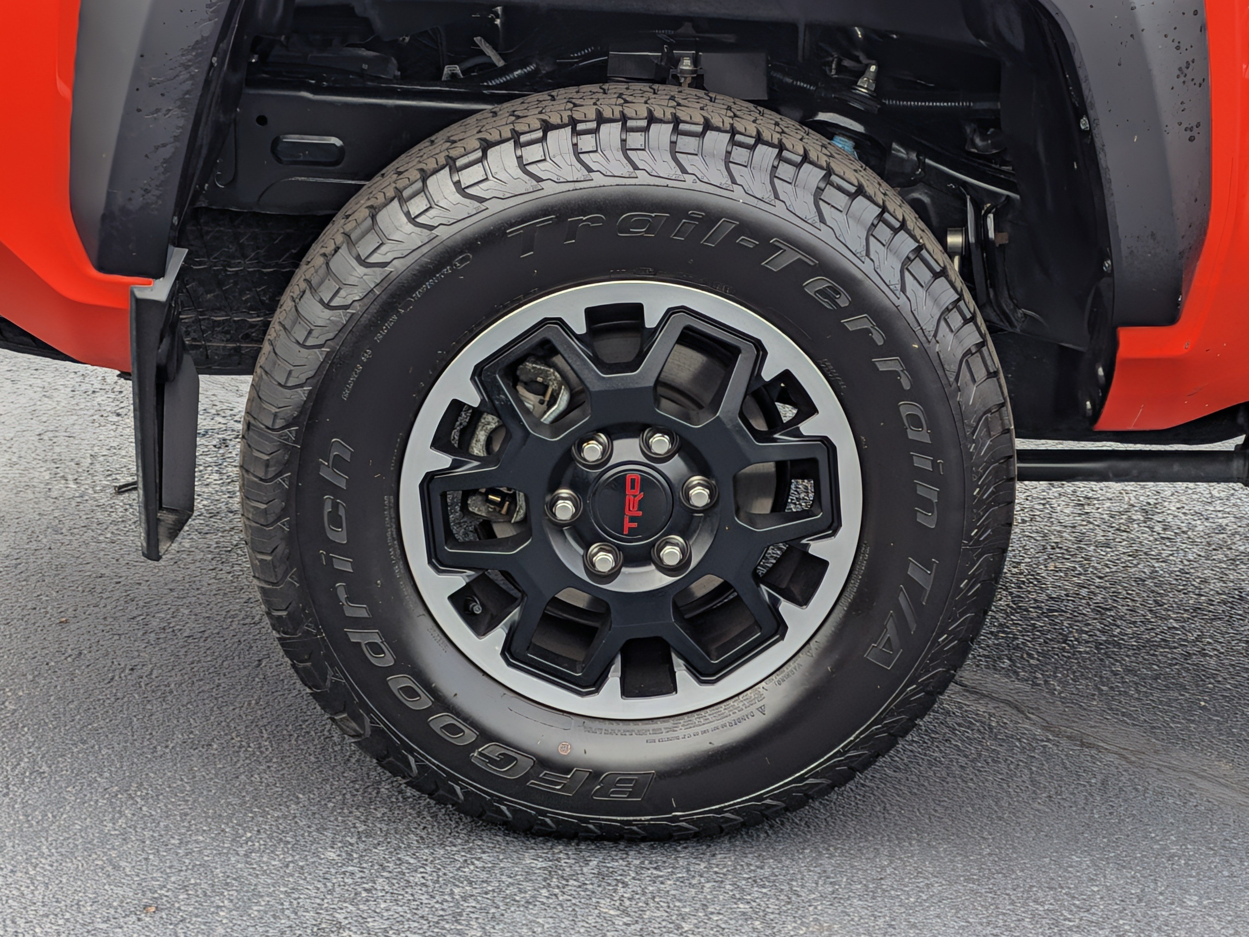 Used 2024 Toyota Tacoma TRD Off-Road w/ TRD Off Road Upgrade Package AWD/4WD image 11