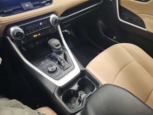 Used 2021 Toyota RAV4 LE image 22