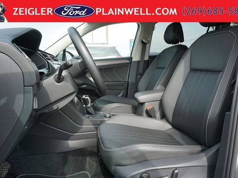 Used 2023 Volkswagen Tiguan SE AWD/4WD image 16