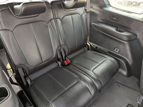 Used 2024 Jeep Grand Cherokee L Limited w/ Luxury Tech Group II AWD/4WD image 35