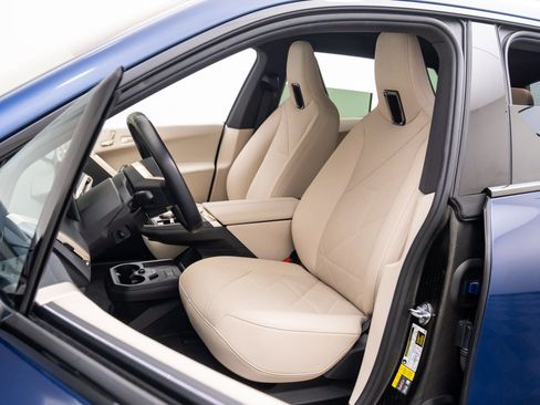 Used 2024 BMW iX xDrive50 w/ Premium Package image 16