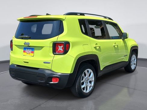 Used 2018 Jeep Renegade Latitude w/ Advanced Technology Group FWD image 3