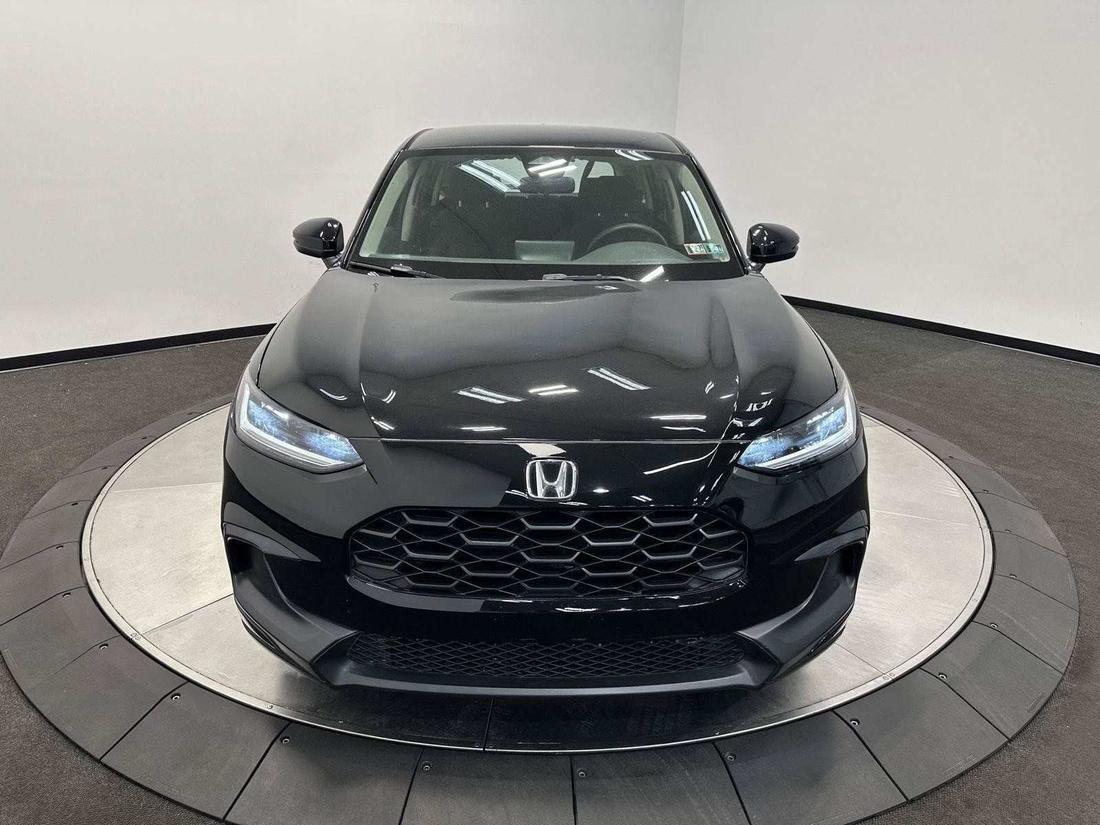 Certified 2025 Honda HR-V LX image 2