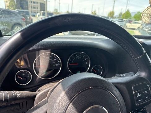 Used 2014 Jeep Wrangler Unlimited Rubicon w/ Connectivity Group image 11