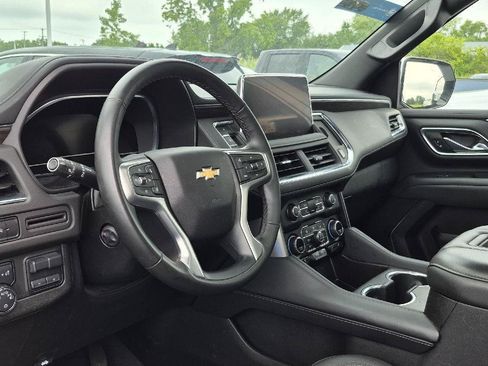 Used 2024 Chevrolet Suburban LT w/ LT Signature Package AWD/4WD image 7