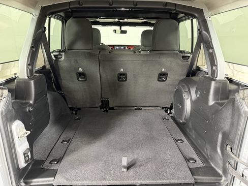 Used 2023 Jeep Wrangler Unlimited Rubicon w/ LED Lighting Group AWD/4WD image 12
