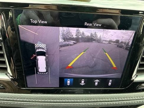 Used 2020 Chrysler Pacifica Limited w/ Tire & Wheel Group FWD image 16