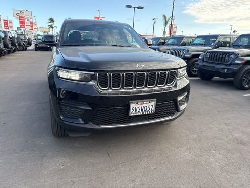 Used 2025 Jeep Grand Cherokee Laredo X RWD image 6