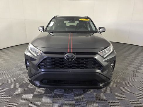 Used 2020 Toyota RAV4 XLE Premium image 3