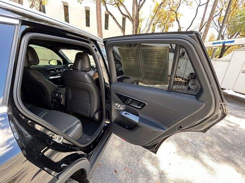 Used 2023 Mercedes-Benz GLC 300 4MATIC w/ Exclusive Trim Package image 31