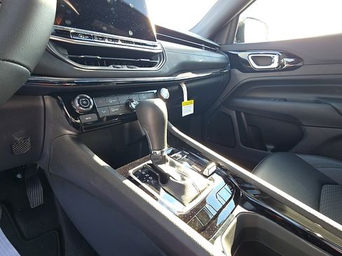 New 2026 Jeep Compass Latitude AWD/4WD image 16