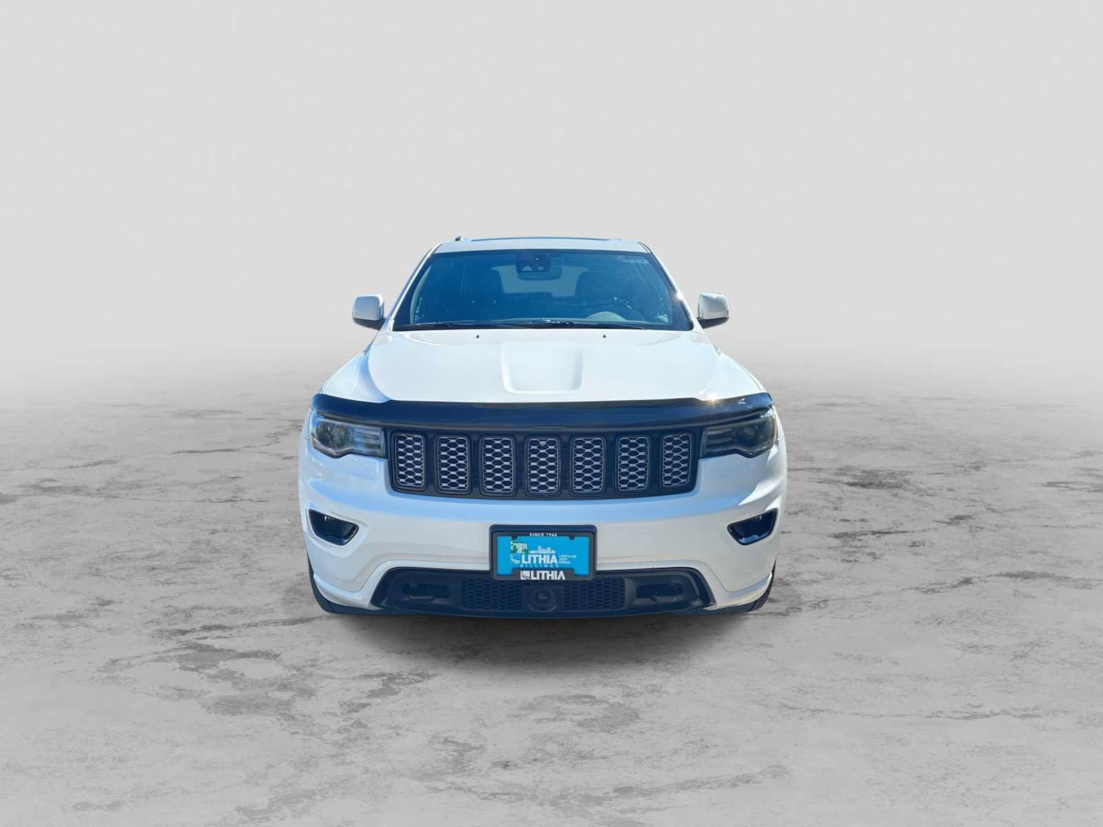 Used 2020 Jeep Grand Cherokee Altitude AWD/4WD image 3