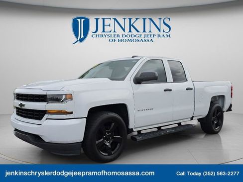 Used 2018 Chevrolet Silverado 1500 Custom w/ Custom Value Package RWD image 11