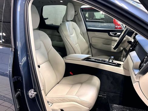 Used 2023 Volvo XC60 B5 Plus w/ Climate Package image 8