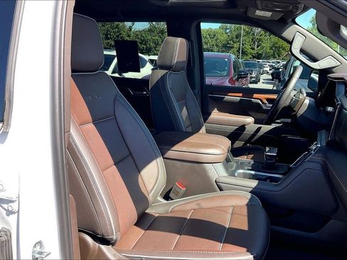 Used 2023 GMC Sierra 1500 Denali w/ Denali Reserve Package AWD/4WD image 9