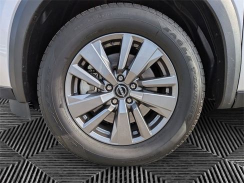 Certified 2024 Nissan Pathfinder SV image 9