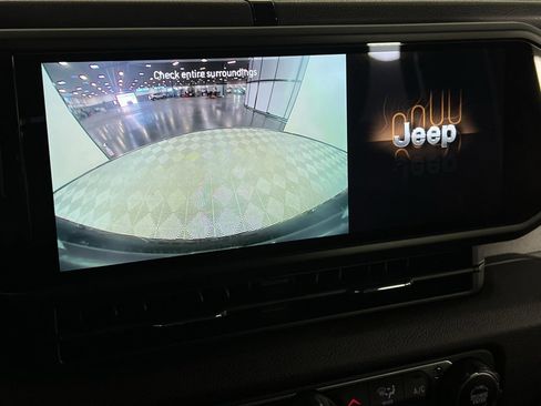 Used 2024 Jeep Wrangler Sport S image 19