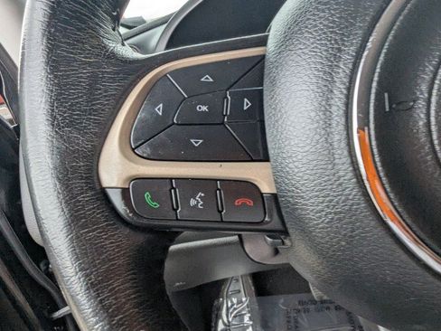 Used 2017 Jeep Renegade Latitude w/ Cold Weather Group AWD/4WD image 13