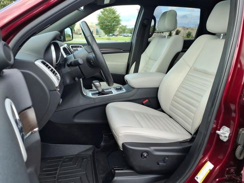 Used 2018 Jeep Grand Cherokee Limited AWD/4WD image 16