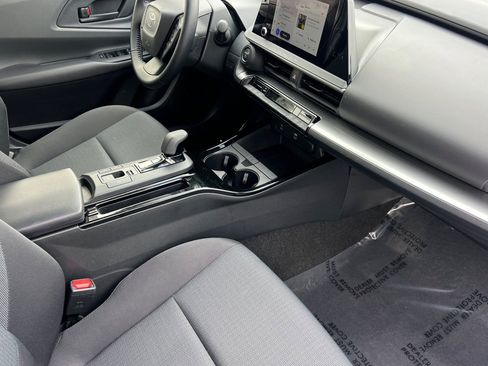 Used 2024 Toyota Prius LE image 18