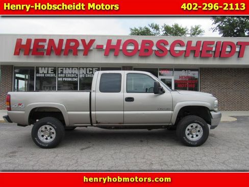 Used 2002 Chevrolet Silverado 2500 LS AWD/4WD image 1