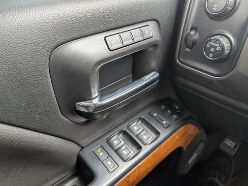 Used 2018 Chevrolet Silverado 1500 High Country AWD/4WD image 26