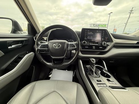 Used 2021 Toyota Highlander XLE AWD/4WD image 23
