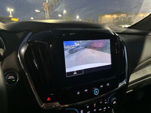 Used 2023 Chevrolet Traverse LT FWD image 9