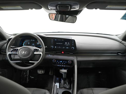 Used 2025 Hyundai Elantra Sport FWD image 13