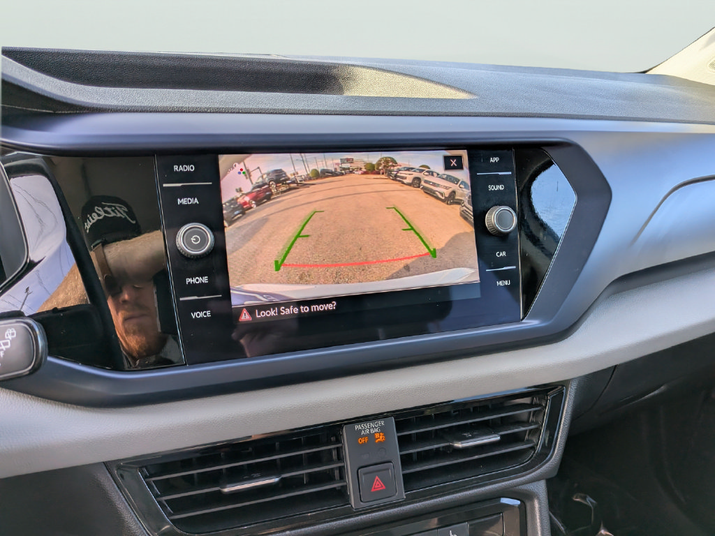 Certified 2023 Volkswagen Taos SE w/ Panoramic Sunroof Package FWD image 19