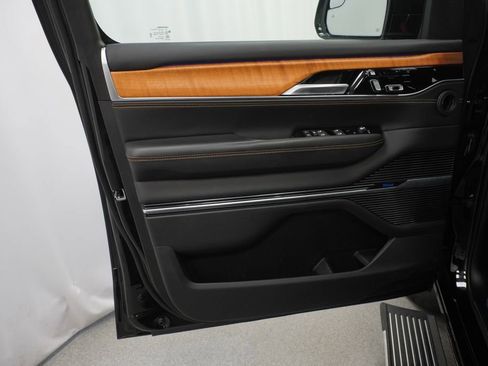 Certified 2024 Jeep Grand Wagoneer Series III w/ Rear-Seat Entertainment Group AWD/4WD image 42