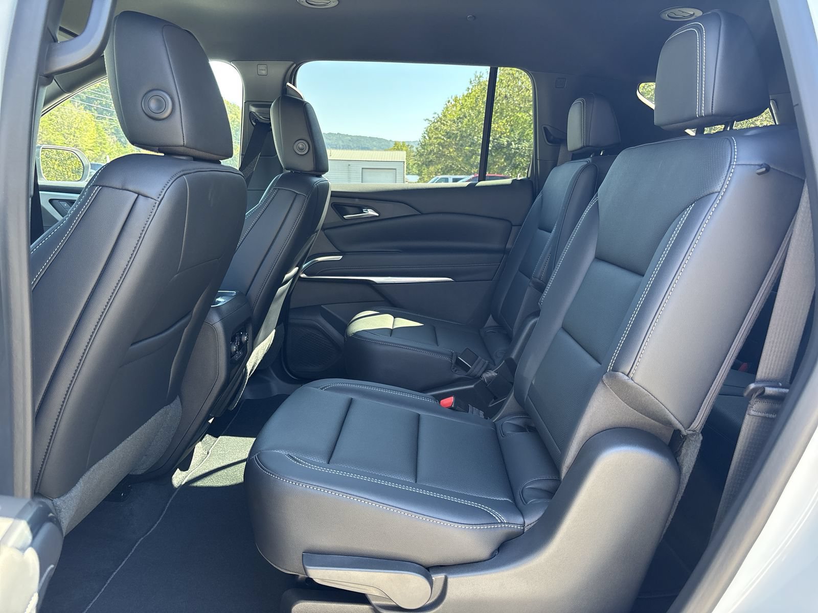 New 2027 Chevrolet Traverse LT FWD image 24