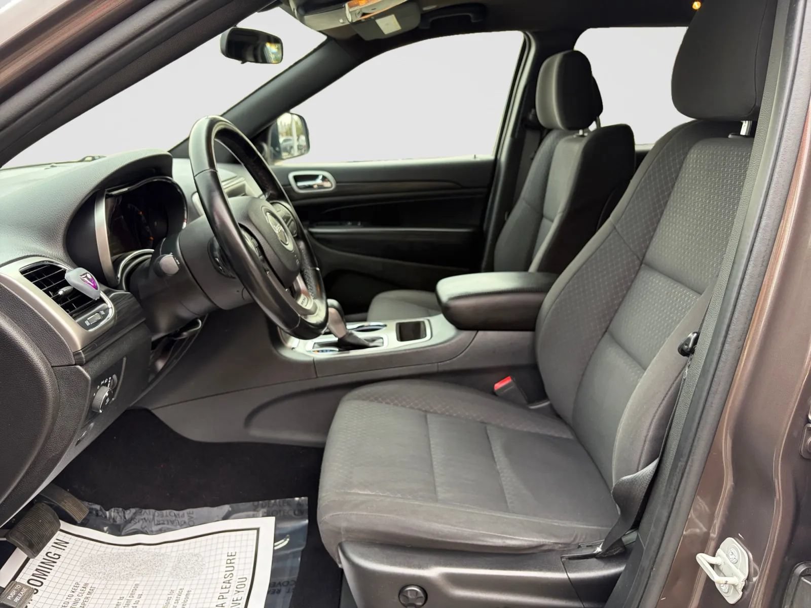 Used 2019 Jeep Grand Cherokee Laredo AWD/4WD image 12