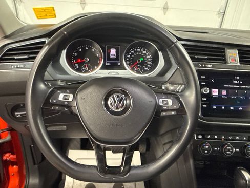 Used 2019 Volkswagen Tiguan SE w/ Panoramic Sunroof Package FWD image 32