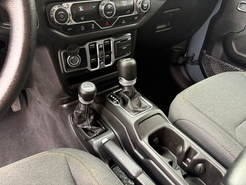 Used 2025 Jeep Wrangler Unlimited Sport AWD/4WD image 15