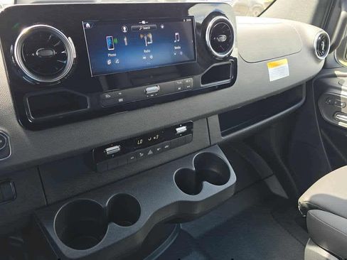 Used 2025 Mercedes-Benz Sprinter 2500 image 37
