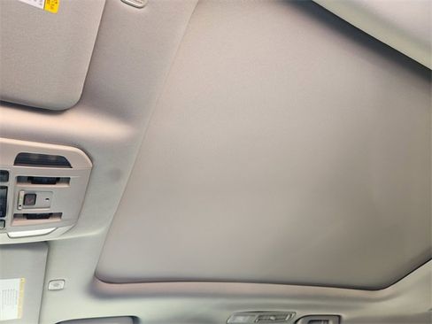 New 2026 Toyota Highlander Platinum image 17