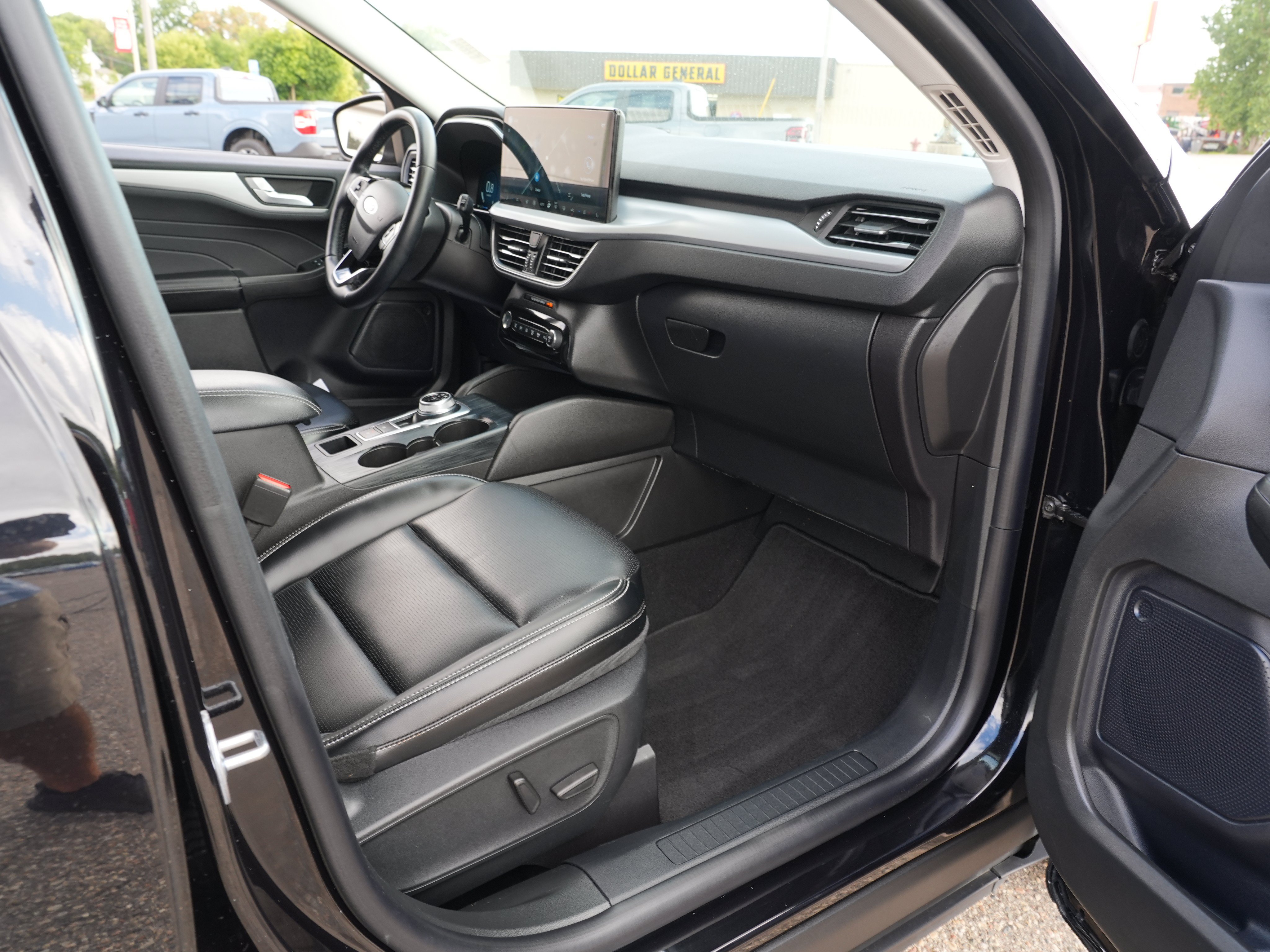 Used 2024 Ford Escape Platinum AWD/4WD image 32
